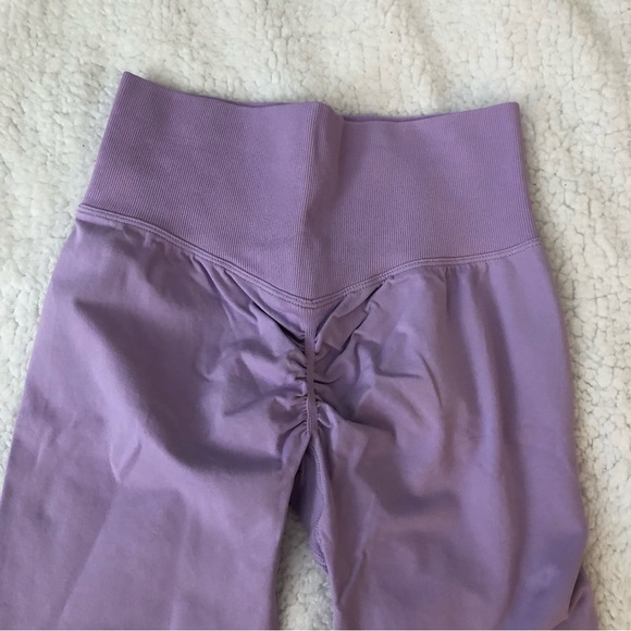 *SOLD* Light purple scrunch bum leggings - Picture 3 of 4